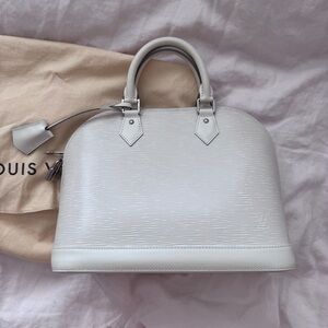 Louis Vuitton epi alma pm